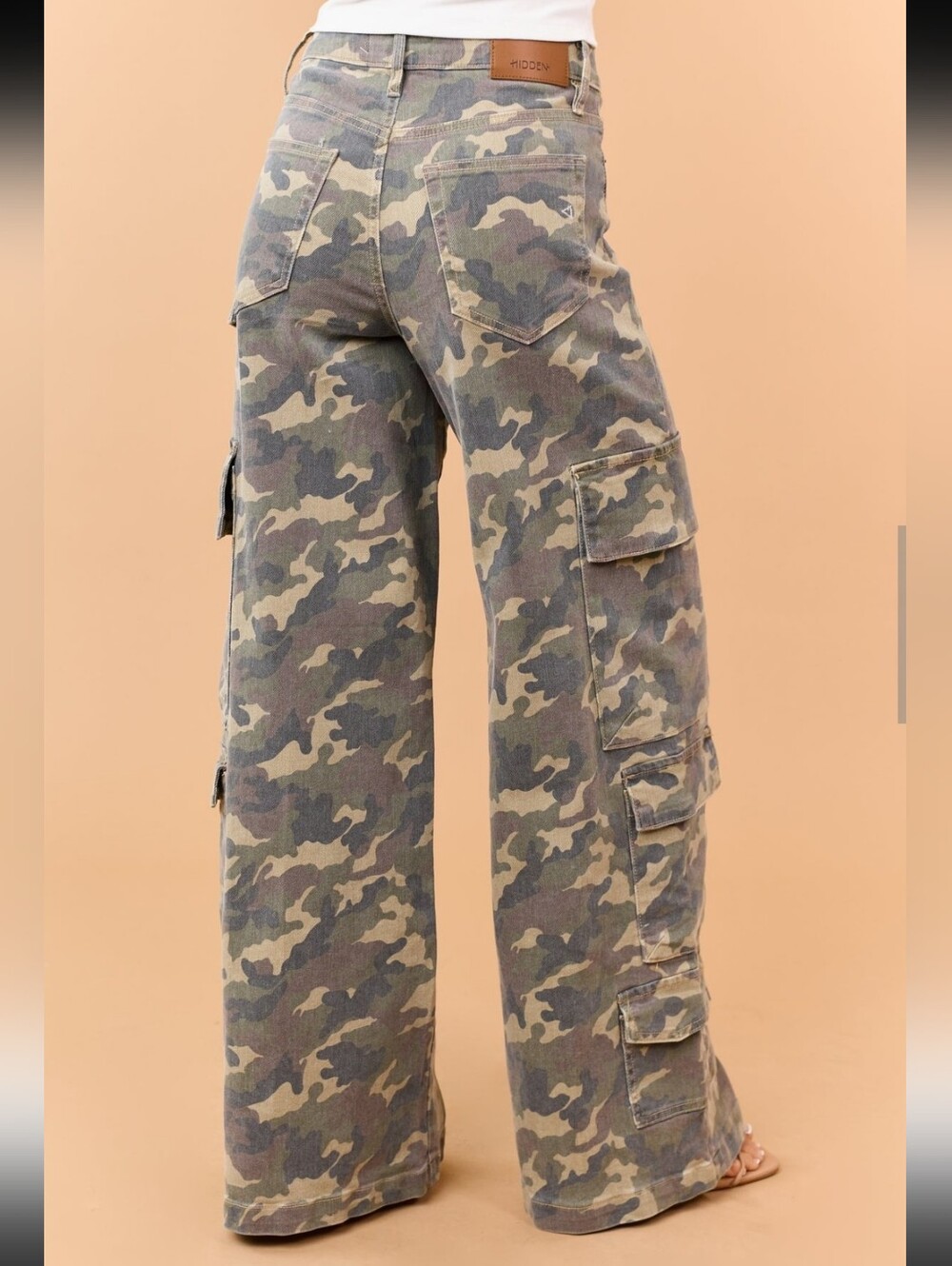 Hidden Premium Army Green Camo Wide Cargo Jeans Size 28 NWOT - Picture 4 of 11